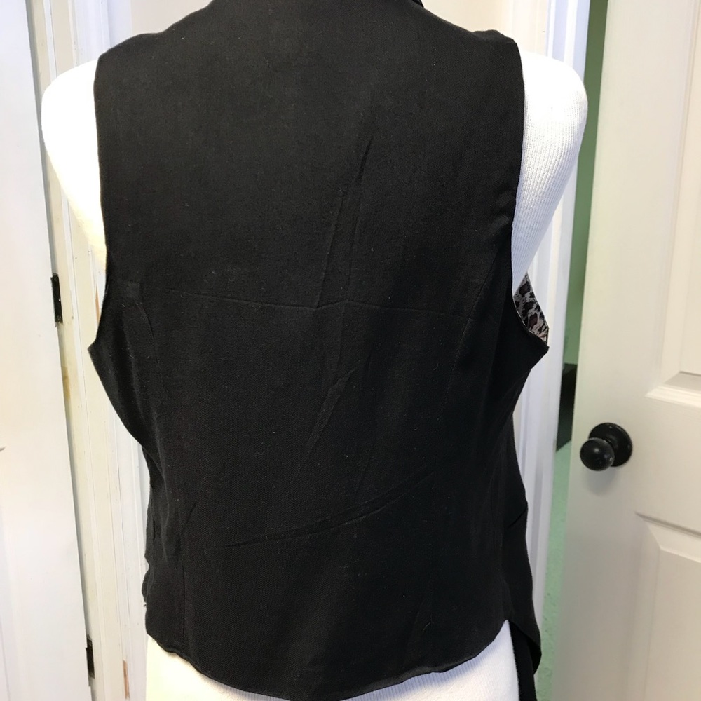 Countess Vest - Picture 2 of 3
